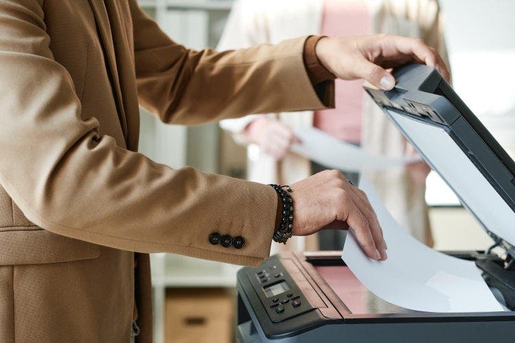 Flatbed scanner scanning open book